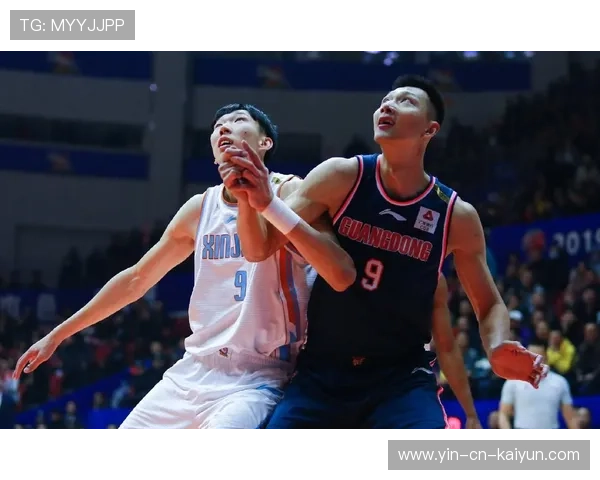 禁区之战:内线球员的拼抢精彩回顾,禁区足球